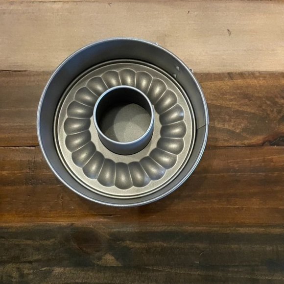 Bundt Springform Pan 7" 3 Piece Non-Stick - Picture 3 of 5